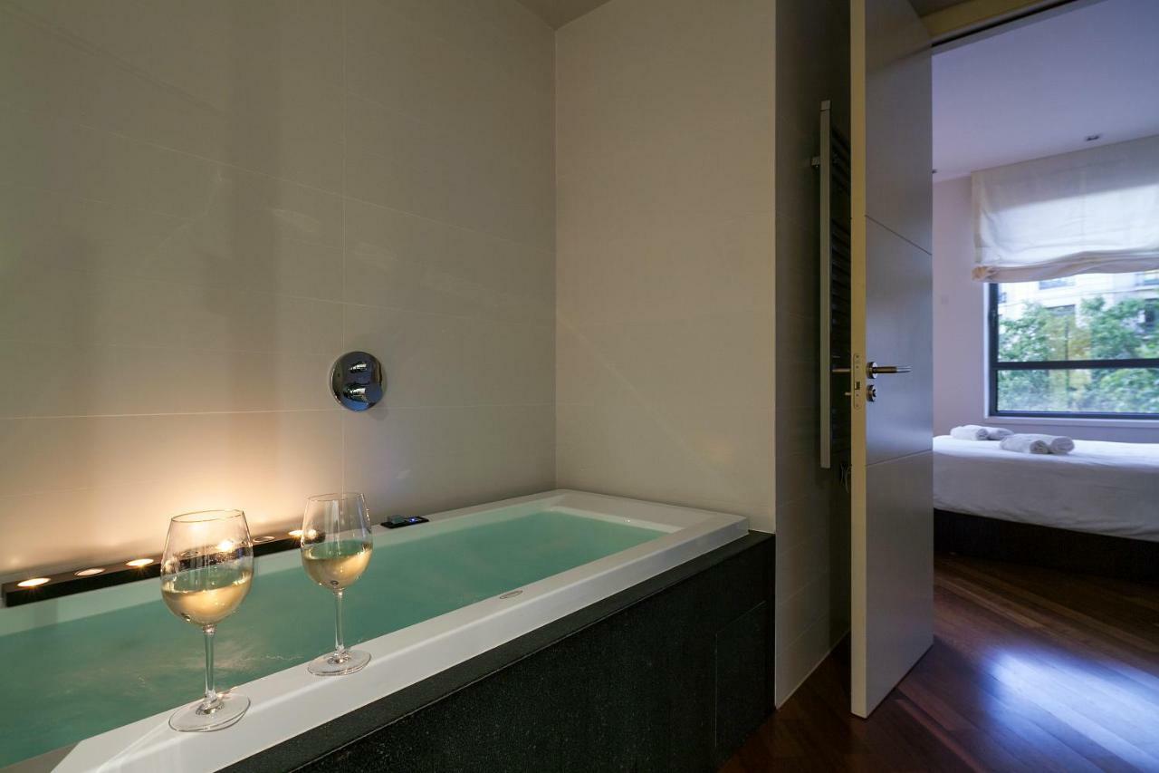 Uma Suites Passeig De Gracia 16 Barcelona Exteriör bild